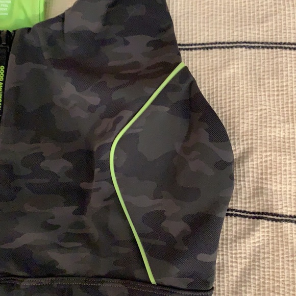 Good American Camo Sports Bra - Picture 7 of 9